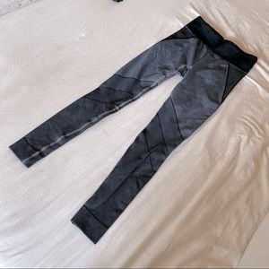 🎉Sale!🎉 Athleta Compressive Tight